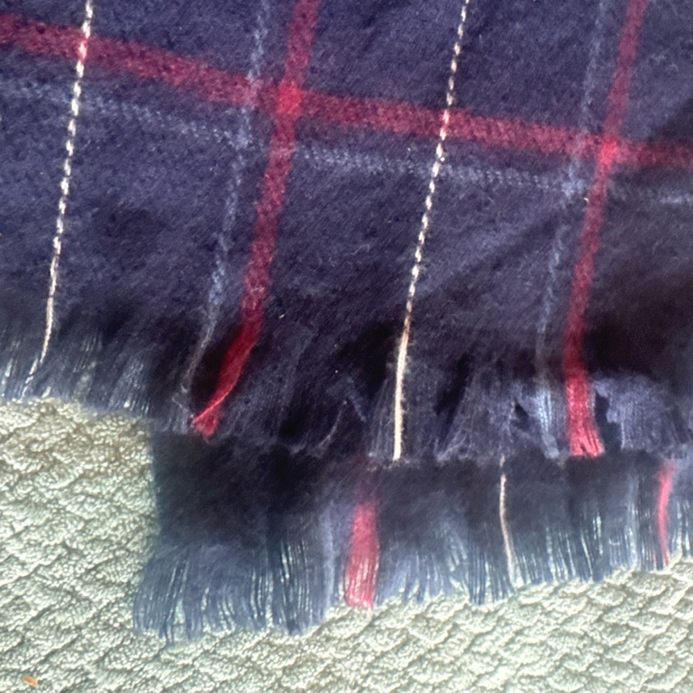 Luxurious Yves Saint Laurent Navy Plaid Cashmere Scarf - Picture 4 of 10